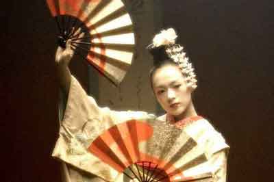 Chiyo dancing with fans